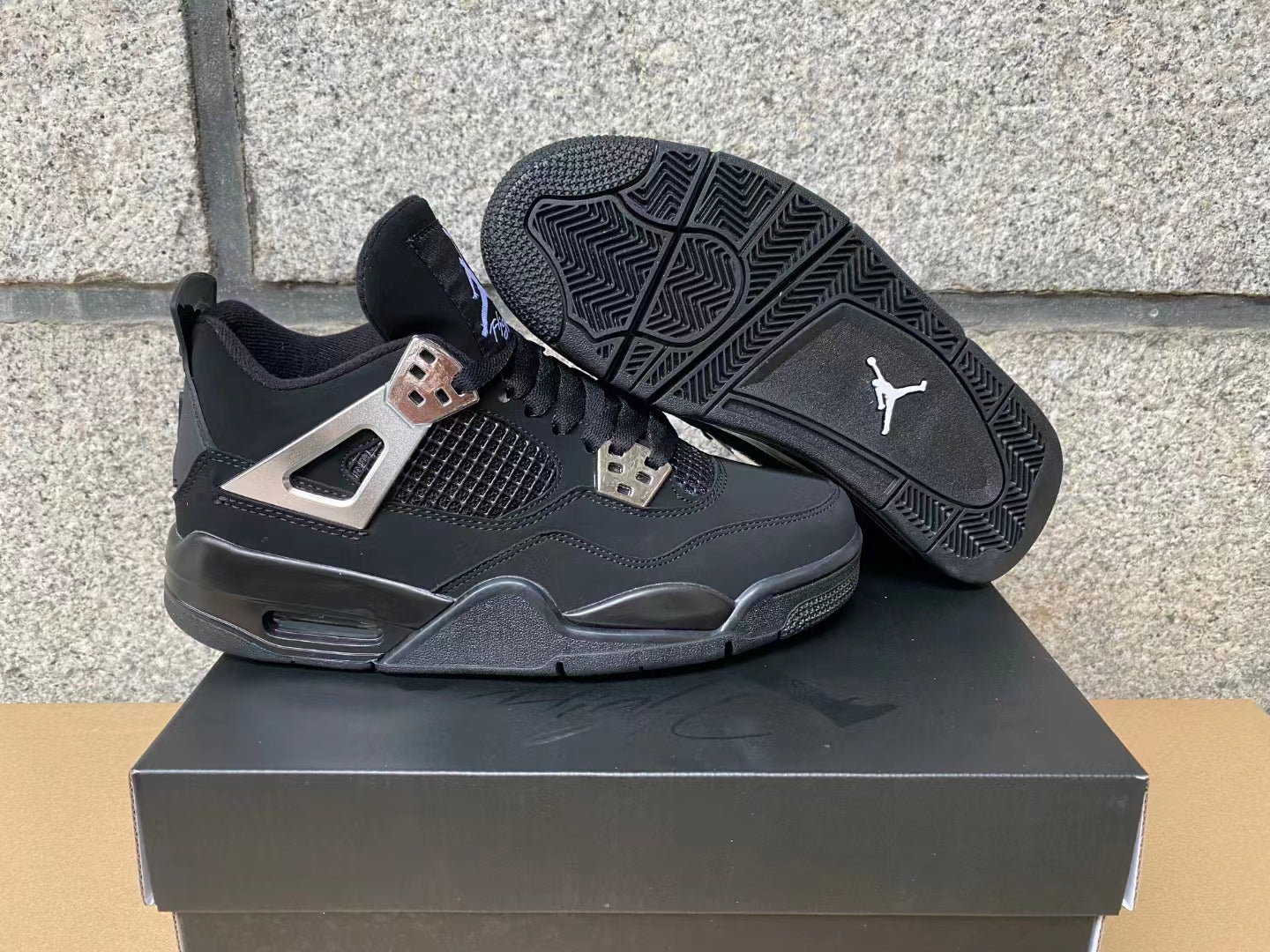 AIR JORDAN 4