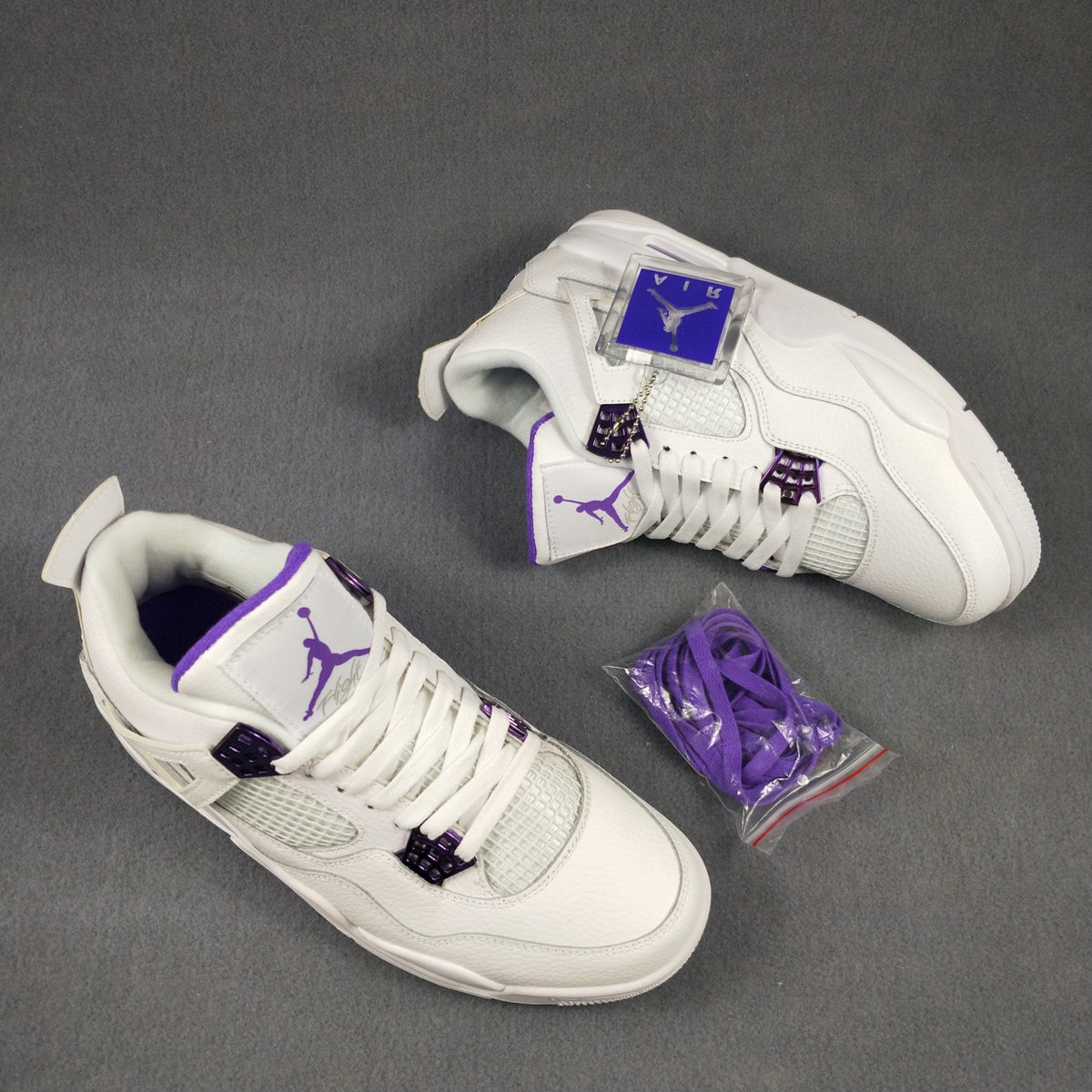 AIR JORDAN 4