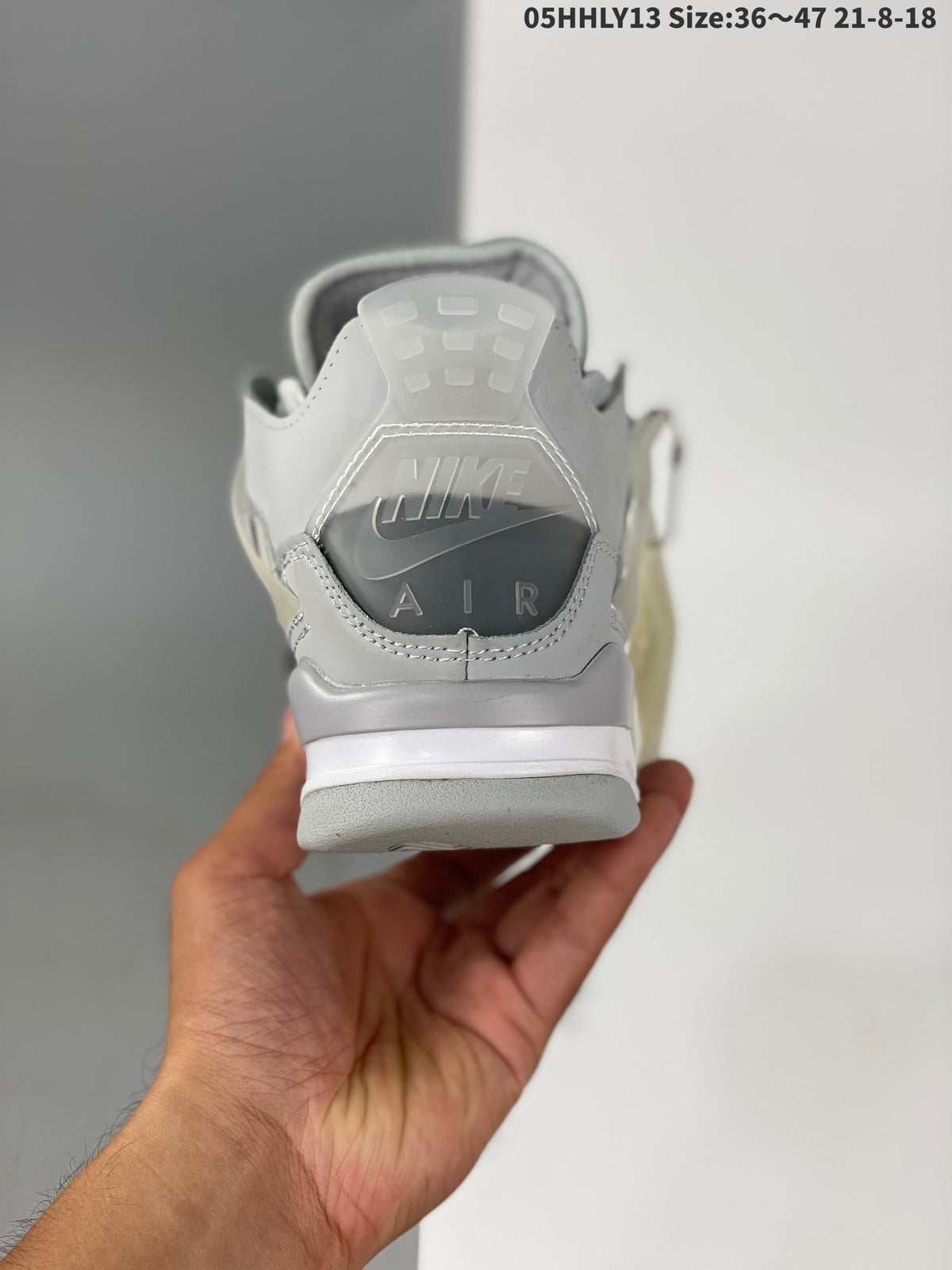 AIR JORDAN 4