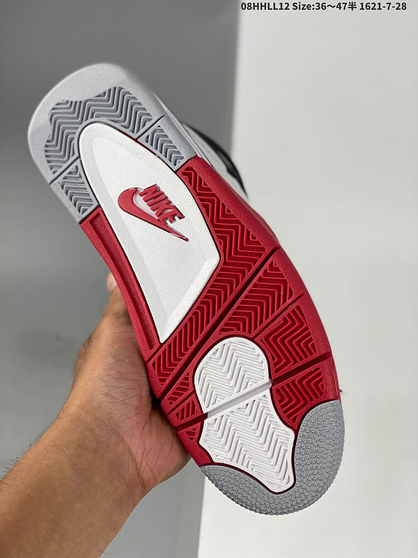 AIR JORDAN 4