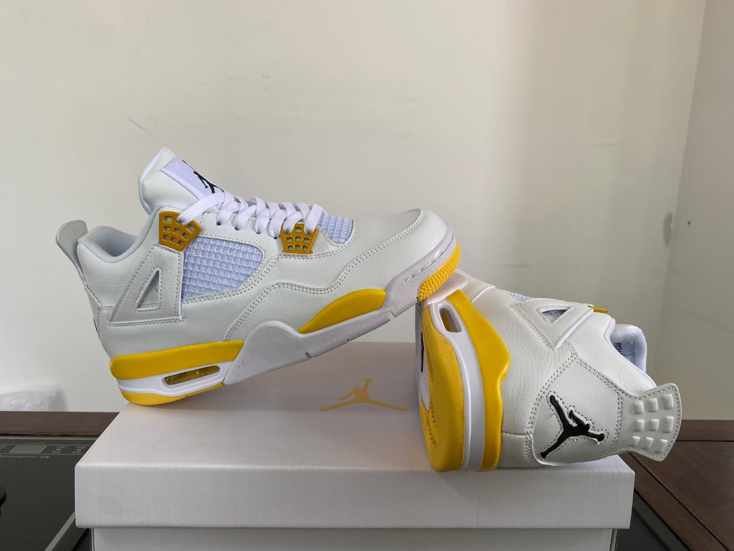 AIR JORDAN 4