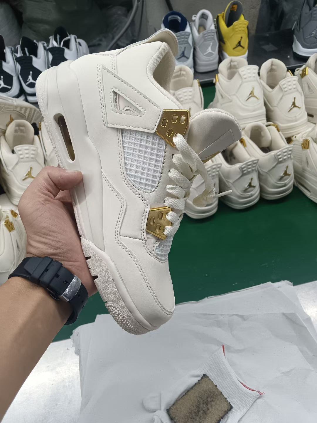 AIR JORDAN 4