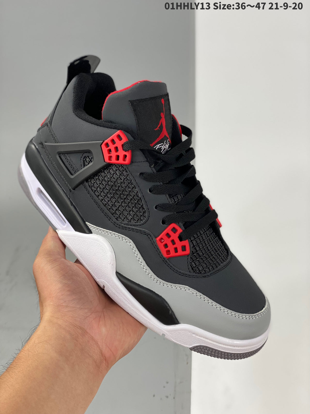 AIR JORDAN 4
