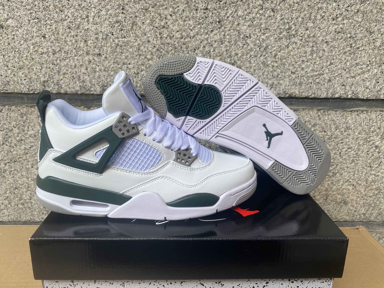 AIR JORDAN 4