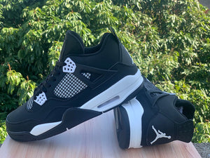 AIR JORDAN 4