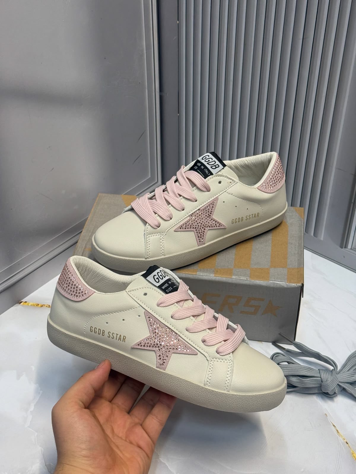 GOLDEN GOOSE