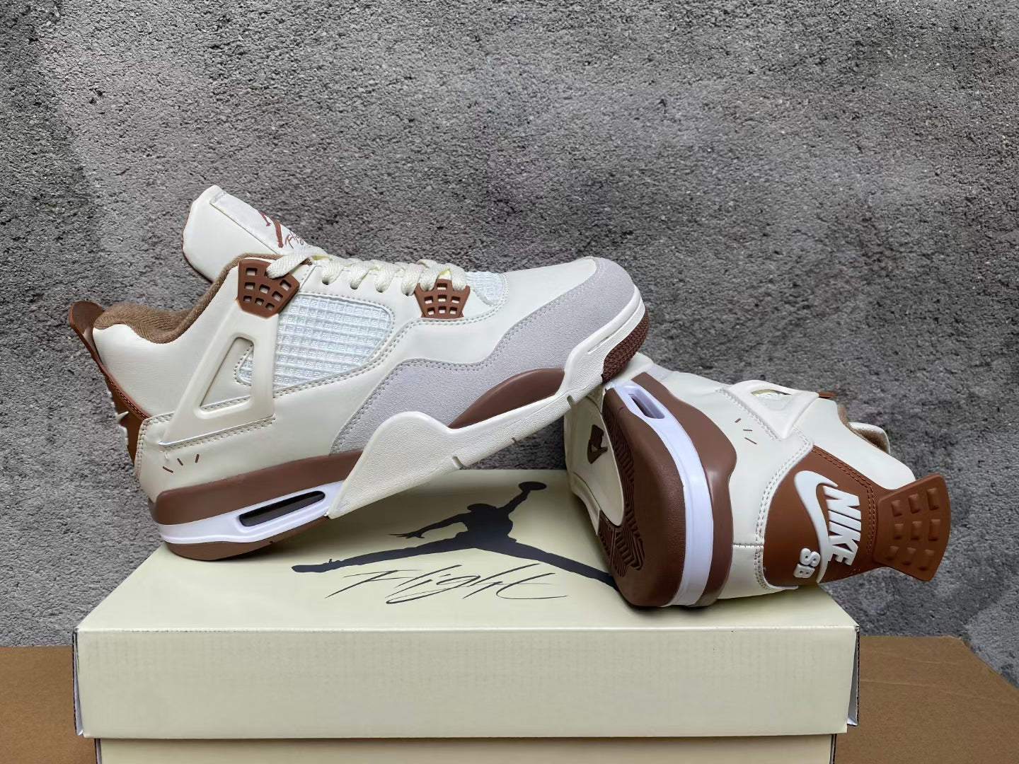 AIR JORDAN 4