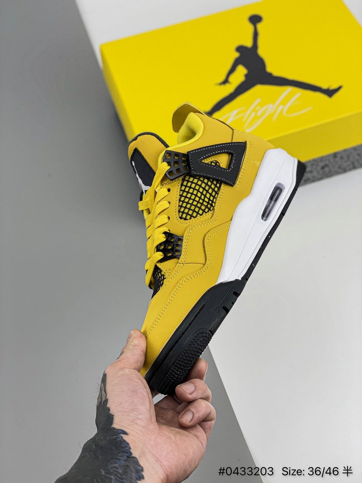 AIR JORDAN 4